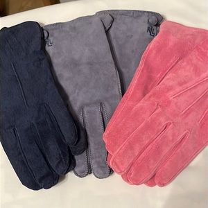 Beautiful suede gloves. In lovely colors. Fits L-XL.